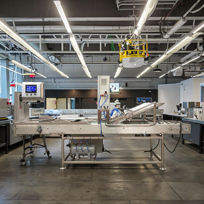 Support technique vidéo pour le dispositif d'emballage automatique de cônes après service pour la ligne de production de cornets de crème glacée