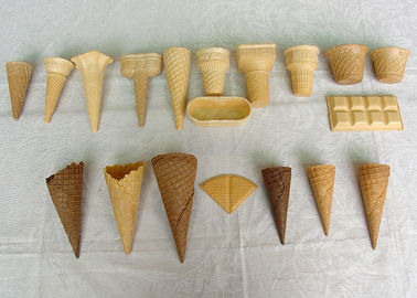 Cônes d'or de gaufrette de crème glacée de couleur, cônes de sucre de chocolat adaptés aux besoins du client