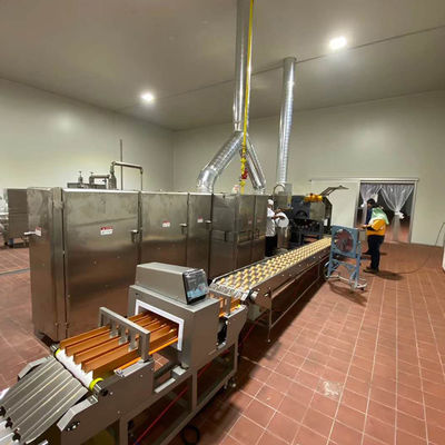 La machine automatique commerciale de cornet de crème glacée a adapté aux besoins du client