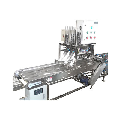 Dispositif gainant de cône automatique réglable pour la taille différente de douille de cornet de crème glacée