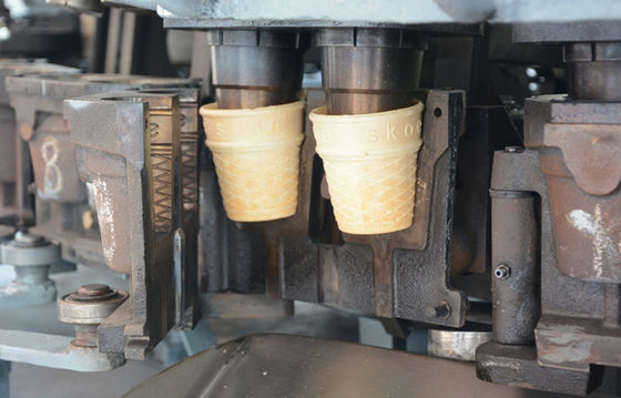 Cônes automatiques à grande vitesse de 3800 de Sugar Cone Machine de saveur du lait d'oeufs/heure