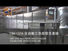 Des cônes de sucre de trois couleurs